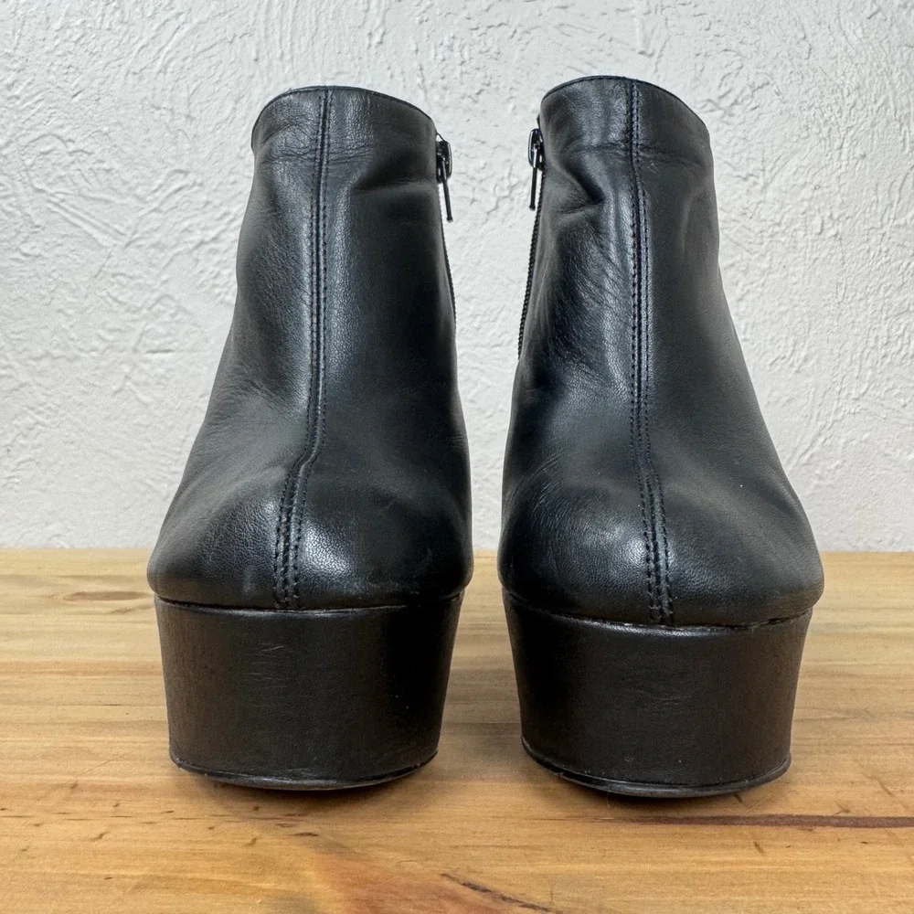 2010s Tumblr grunge girl black leather platform booties Zigi Soho size 6